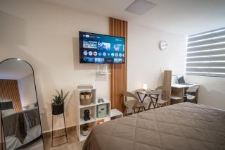 Studio 18th Floor, View, Access to Shopping Plaza - 9