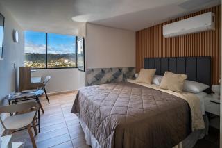 Studio 18th Floor, View, Access to Shopping Plaza - 0