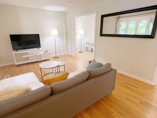 Western U 5BR3BA House 2 Units Sleeps 13 7 Beds - 0