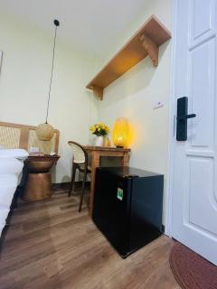 11 Old Quarter Charm & Silk - 2