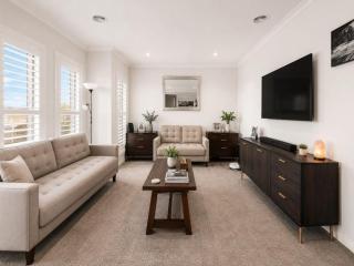 Spacious 4-Bedroom Family Home in Manor Lakes - 9