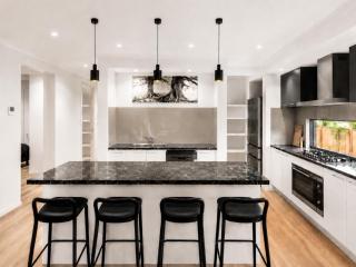 Spacious 4-Bedroom Family Home in Manor Lakes - 6