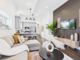 Bright & Spacious Boho Oasis A Warm Retreat - 0