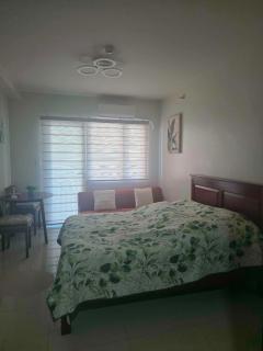 Studio apartment with balcony - Iloilo Condo Living - 3