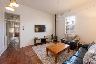 Renovated 2B 1B Victorian House in Princes Hill - 0