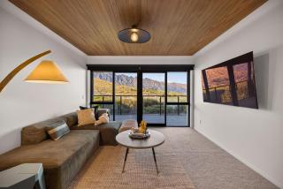 Sunrise Retreat - lake and mountain views - 2