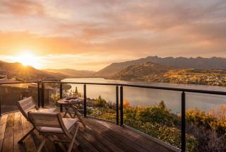 Sunrise Retreat - lake and mountain views - 0