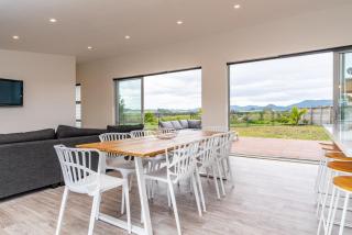 Beachy Dreams - modern, sunny in quiet cul-de-sac - 9
