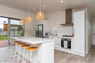 Beachy Dreams - modern, sunny in quiet cul-de-sac - 4