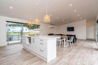 Beachy Dreams - modern, sunny in quiet cul-de-sac - 5