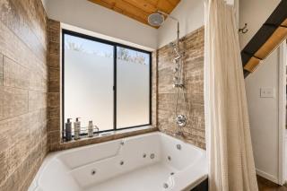 Hot Tub, Mountain Views, EV Charger, Private Beach - 6