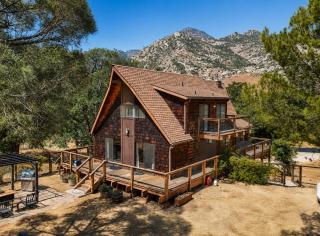 Hot Tub, Mountain Views, EV Charger, Private Beach - 5