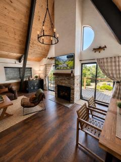 Hot Tub, Mountain Views, EV Charger, Private Beach - 2