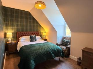 Central Ayr Attic Apartment plus Views - 0