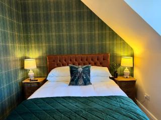 Central Ayr Attic Apartment plus Views - 4