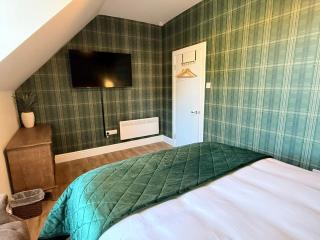 Central Ayr Attic Apartment plus Views - 2