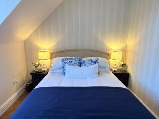 Central Ayr Attic Apartment plus Views - 1
