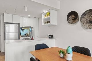 City Views & Amazing Location! Free Parking & WiFi - 1