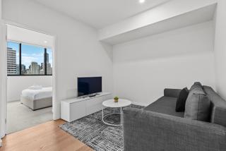 City Views & Amazing Location! Free Parking & WiFi - 4