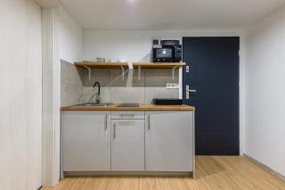 Modern City Lights Studio in Király street with AC - 5