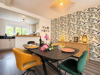 2-bedroom apartment, 2 bathrooms, wifi & garage - 9