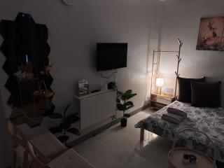 Lowest Priced Modern Studio at KL Tower, Makati CBD walking distance to Ayala Avenue and Malls - 6