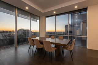 Perfect 4-Bed Penthouse w Parking Pool and Gym - 9