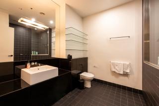Perfect 4-Bed Penthouse w Parking Pool and Gym - 3