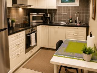 Spacious apt 3 sleeping areas & private entrance - 2