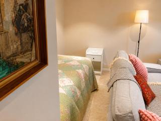 Spacious apt 3 sleeping areas & private entrance - 6