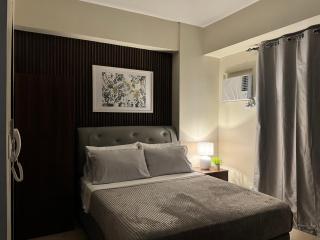 Cozy Corner Studio Unit with Pool View by Kawzy Korner - 5