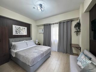 Cozy Corner Studio Unit with Pool View by Kawzy Korner - 0