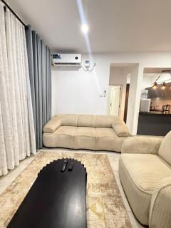 Cozy beach-close 1BR with pool, gym and parking - 0