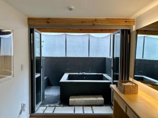 Luxury Hanok Serenity Villa - 5