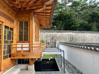 Luxury Hanok Serenity Villa - 3