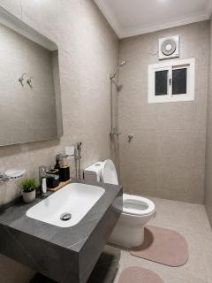 Elegant Apartment with Kitchen & Living Room - 3