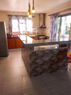 Enchanting Bungalow in Chemin Grenier with Jacuzzi and Garden - 0