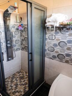 Enchanting Bungalow in Chemin Grenier with Jacuzzi and Garden - 9