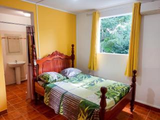 Maison charmante à Pointe Noire, vue montagne, jardin privé - 2