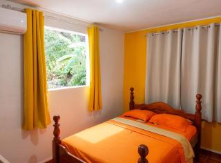 Maison charmante à Pointe Noire, vue montagne, jardin privé - 3