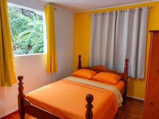 Maison charmante à Pointe Noire, vue montagne, jardin privé - 8