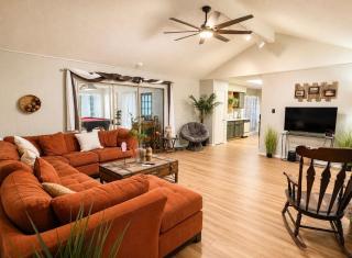 Family Retreat - Game Room Pool Table - Sleeps 13 - 9