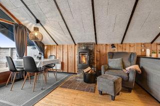 Fully Renovated - Cosy Holiday Home-Sj681 - 1