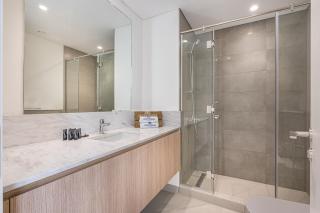 Luxe 6BR Semi-Detached Villa Steps from the Lagoon - 5
