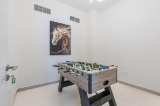 Luxe 6BR Semi-Detached Villa Steps from the Lagoon - 6