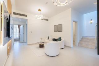 Luxe 6BR Semi-Detached Villa Steps from the Lagoon - 4