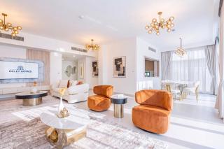 Luxe 6BR Semi-Detached Villa Steps from the Lagoon - 1