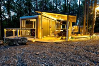 Stargazing Luxury Pod Retreat with Hot Tub in Broken Bow, Oklahoma - 4