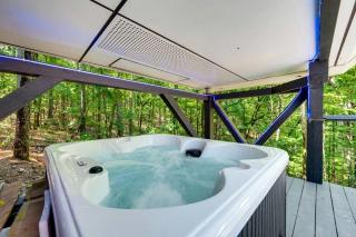 Space-Themed Luxury Pod with Hot Tub Near Broken Bow Lake, Oklahoma - 8