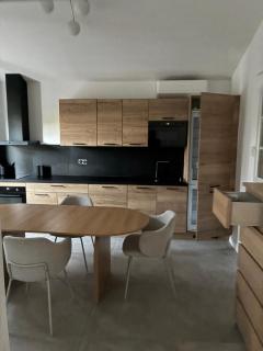 T2 60 m2 vue dégagée dans maison individuelle avec piscine - 7